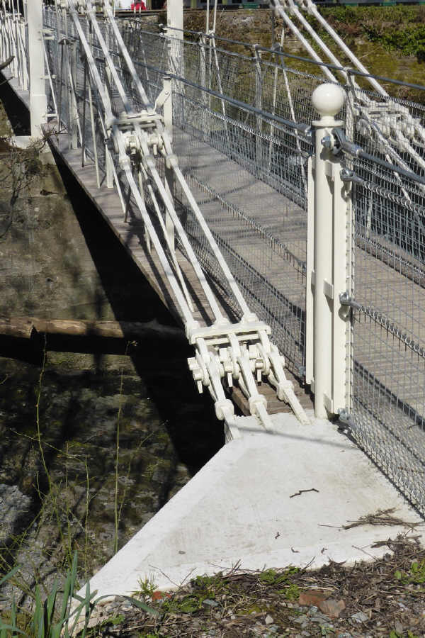 dcukberwynchainbridge13.jpg